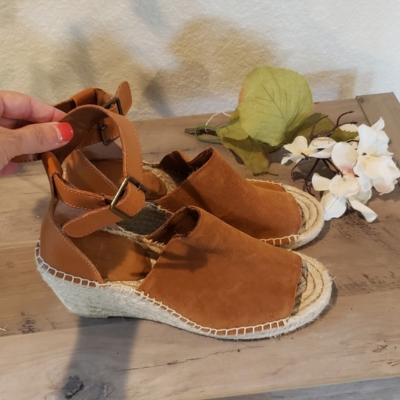 GAP Espadrille Wedge Sandal - Picture 2 of 9